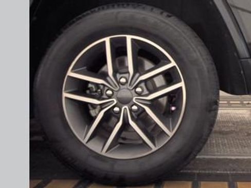 Used 2020 Jeep Grand Cherokee Limited AWD/4WD image 15