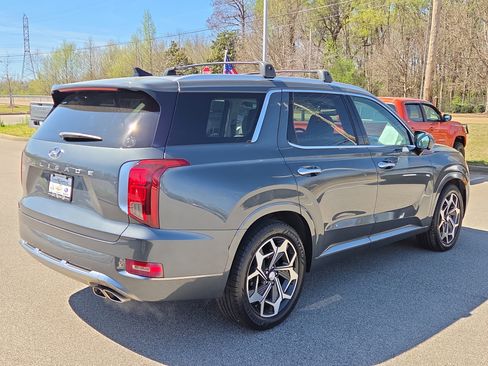 Used 2022 Hyundai Palisade Calligraphy w/ Cargo Package FWD image 3