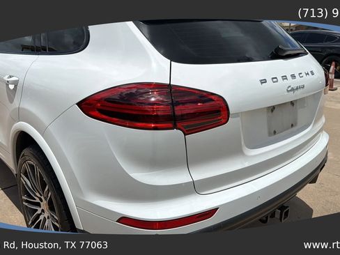 Used 2017 Porsche Cayenne Platinum Edition AWD/4WD image 17