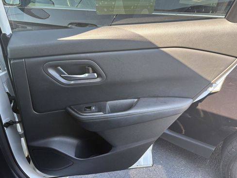 Used 2025 Nissan Rogue SV AWD/4WD image 15