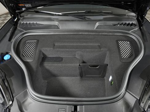 Certified 2025 Porsche Macan 4S Electric AWD/4WD image 44