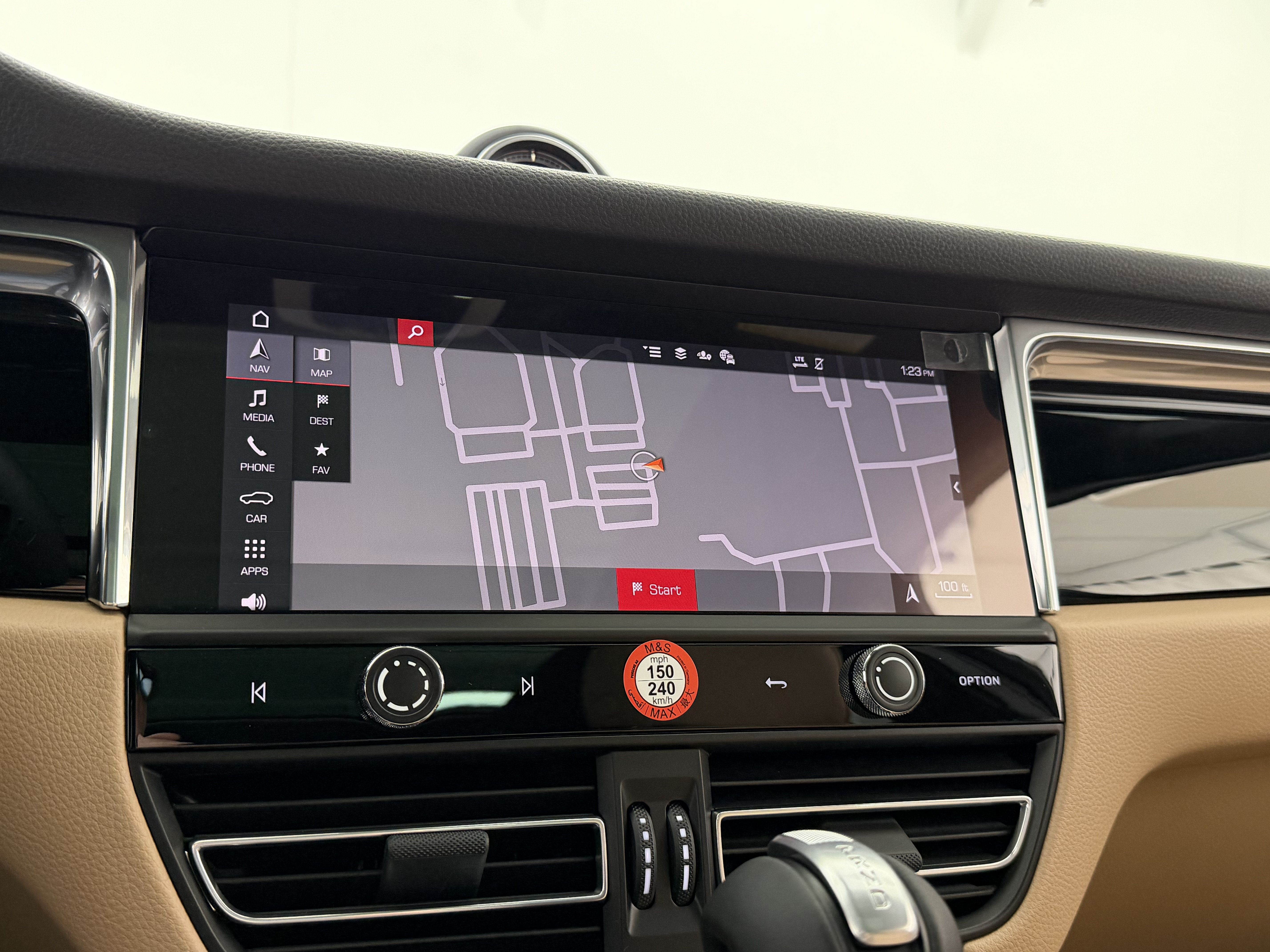 Certified 2026 Porsche Macan AWD/4WD image 40