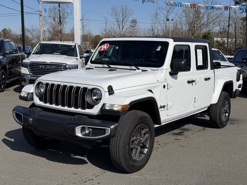 Used 2024 Jeep Gladiator Sport image 8