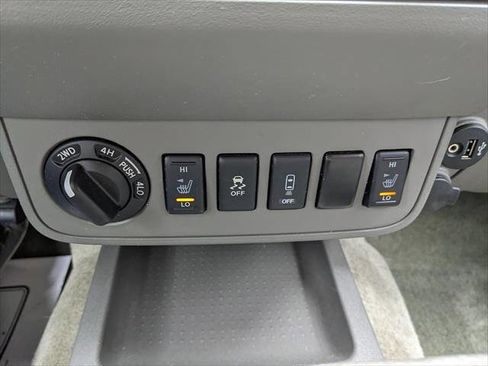 Used 2017 Nissan Frontier SV w/ SV Value Truck Package AWD/4WD image 23