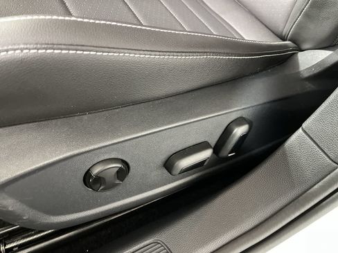Used 2023 Volkswagen Jetta SE w/ Panoramic Sunroof Package FWD image 14