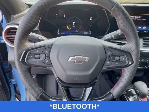 Used 2024 Chevrolet Trax RS w/ Sunroof Package FWD image 12