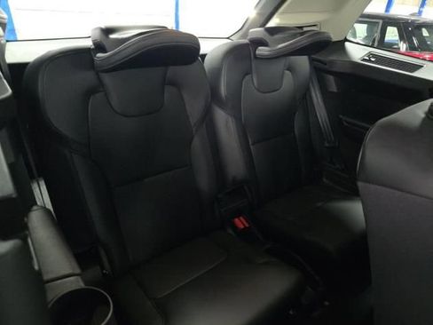 Used 2025 Volvo XC90 B5 Core AWD/4WD image 12