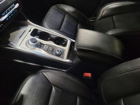 Used 2020 Ford Explorer XLT w/ Equipment Group 202A AWD/4WD image 26