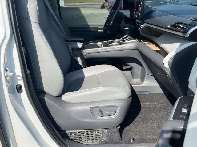 Used 2021 Toyota Sienna XLE FWD image 24