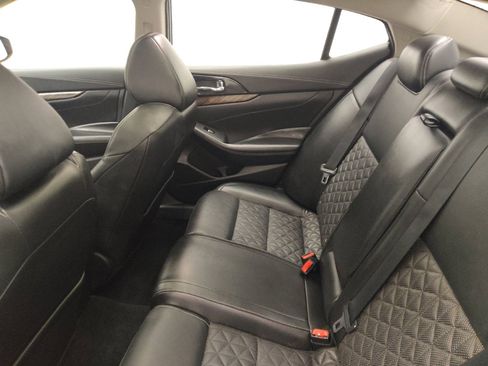 Used 2016 Nissan Maxima Platinum w/ Interior Lighting Package FWD image 18