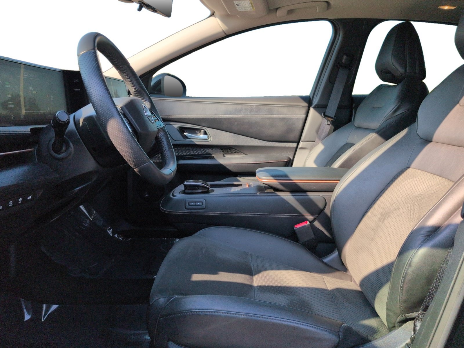 Used 2024 Nissan Ariya FWD image 21