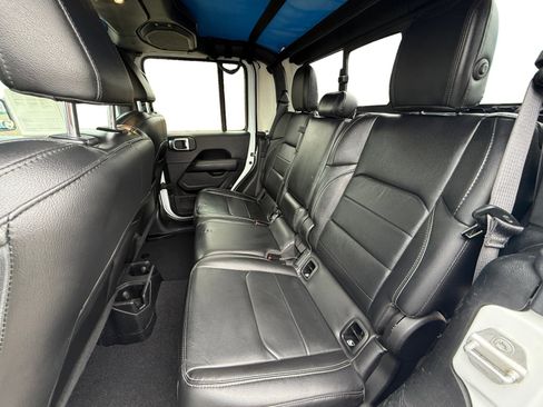 Used 2020 Jeep Gladiator Overland image 16