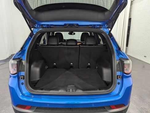 Used 2025 Jeep Compass Limited image 9