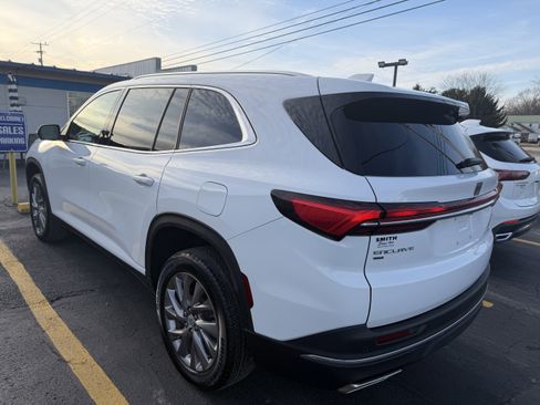 Used 2025 Buick Enclave Preferred image 4