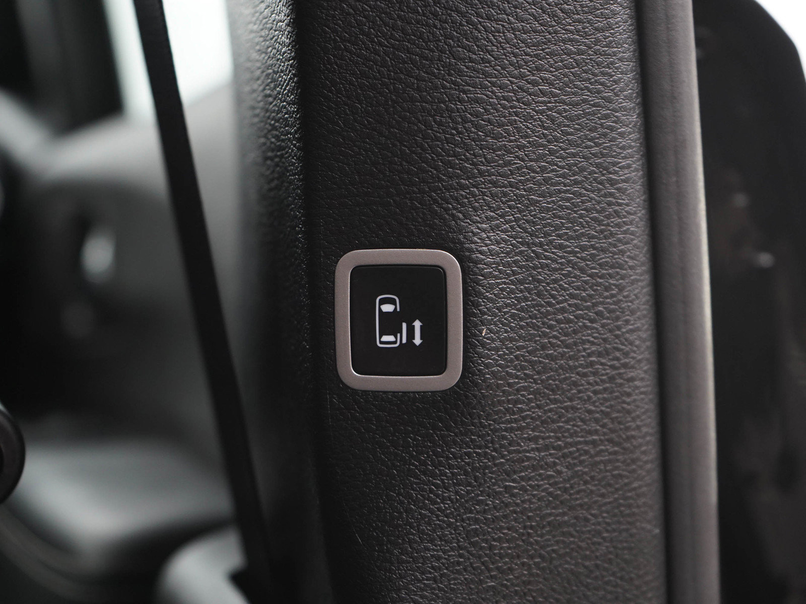 Used 2025 Chrysler Pacifica Select FWD image 17