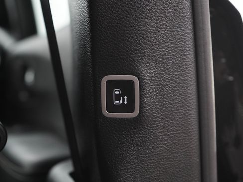 Used 2025 Chrysler Pacifica Select FWD image 17