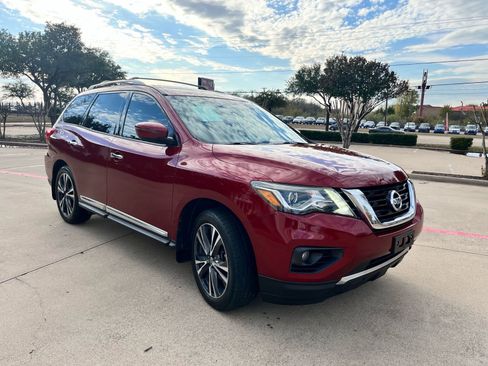 Used 2020 Nissan Pathfinder Platinum image 3