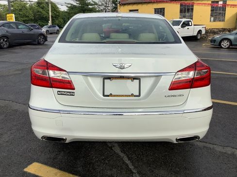 Used 2012 Hyundai Genesis 3.8 w/ Premium Pkg RWD image 6