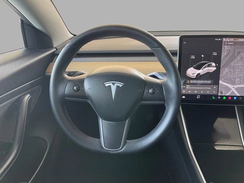 Used 2020 Tesla Model 3 Standard Range RWD image 30