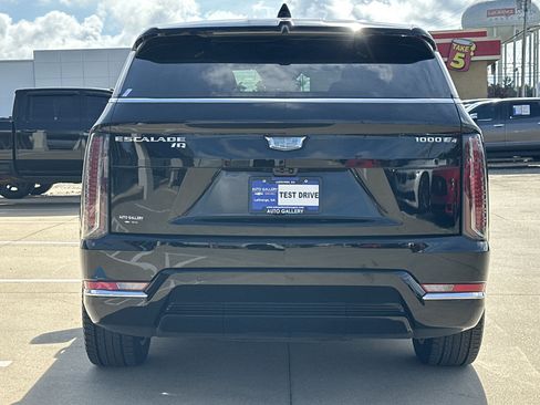 Certified 2025 Cadillac Escalade IQ Luxury 2 w/ LPO, Premium Carpet Package AWD/4WD image 7