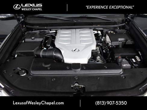 Used 2023 Lexus GX 460 Premium w/ Accessory Package AWD/4WD image 15