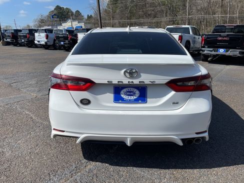 Used 2021 Toyota Camry SE image 4