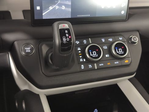 Used 2025 Land Rover Defender 110 S image 16