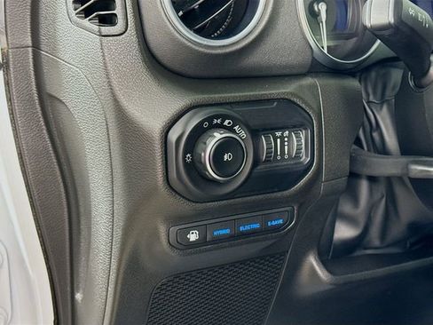 Used 2022 Jeep Wrangler Unlimited Sahara image 10