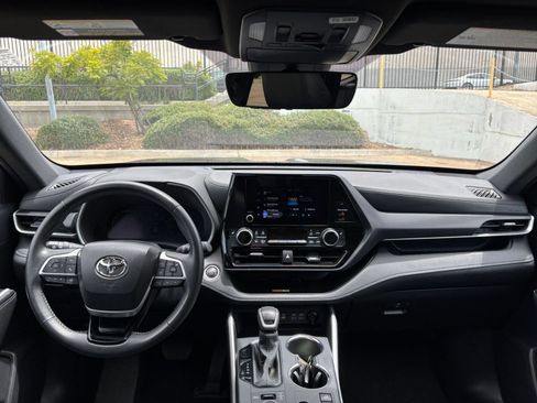 Used 2025 Toyota Highlander XSE AWD/4WD image 31