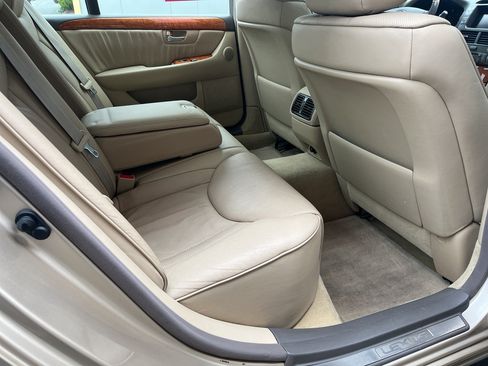 Used 2005 Lexus LS 430 RWD image 10