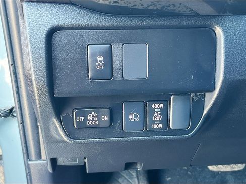 Used 2023 Toyota Tacoma TRD Off-Road AWD/4WD image 10
