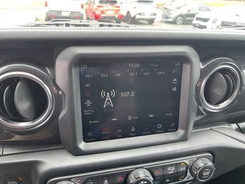 Used 2023 Jeep Wrangler Unlimited Sahara AWD/4WD image 10