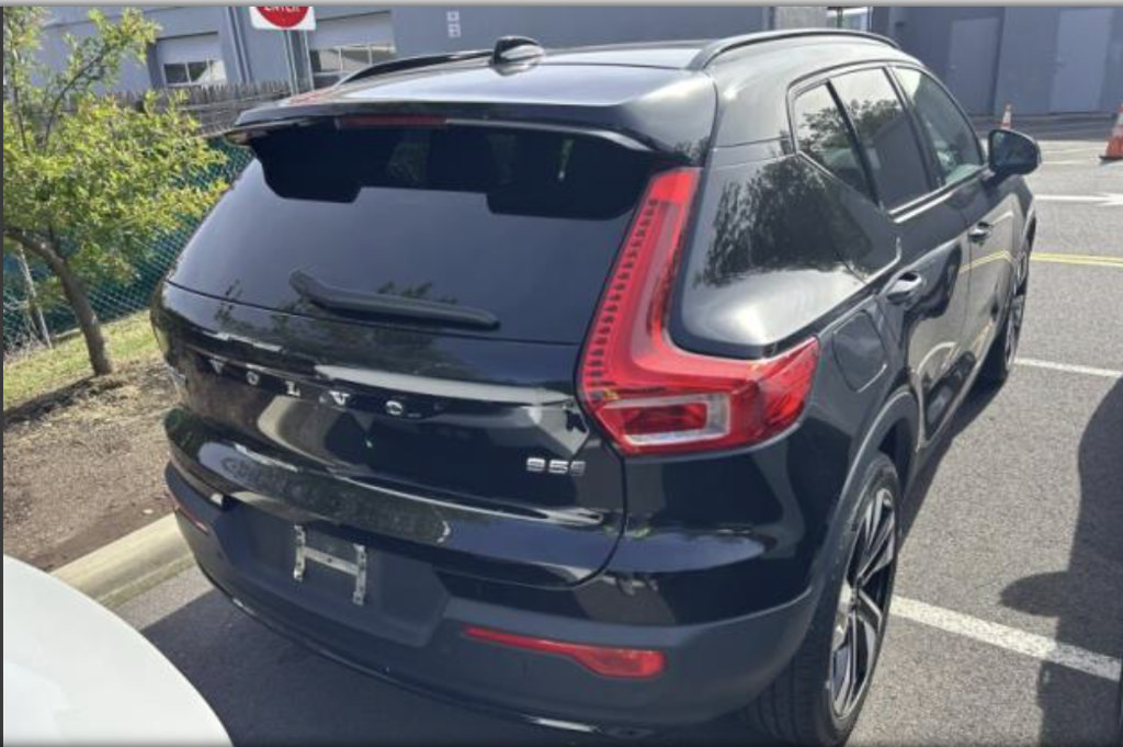 Used 2024 Volvo XC40 B5 Plus w/ Protection Package Premier AWD/4WD image 11