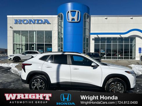 Used 2025 Chevrolet Trax LT image 1