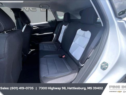 Used 2026 Chevrolet Trax LS w/ LS Convenience Package FWD image 19