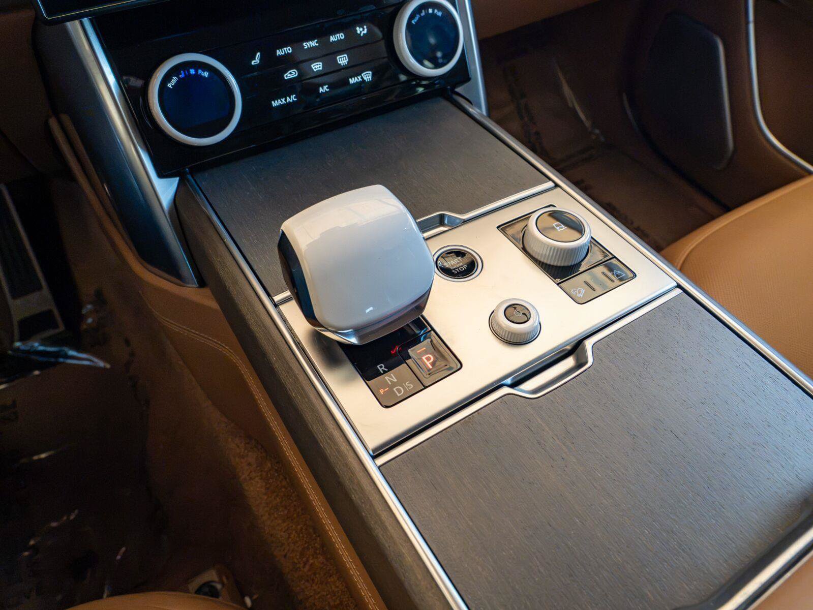 Used 2022 Land Rover Range Rover SV AWD/4WD image 15