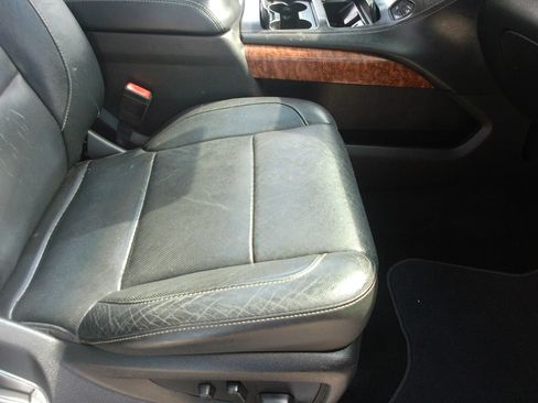 Used 2018 Chevrolet Suburban Premier RWD image 40