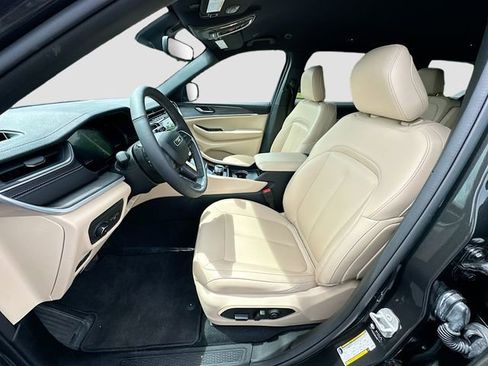 Used 2024 Jeep Grand Cherokee L Limited image 21