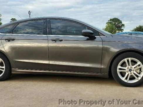 Used 2018 Ford Fusion SE w/ Fusion SE Technology Package image 10