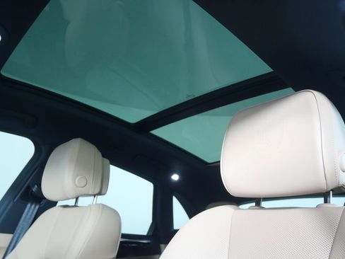 Used 2025 Porsche Macan image 12