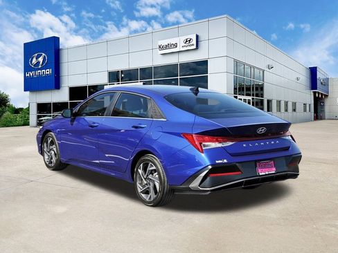 Certified 2025 Hyundai Elantra SEL image 7