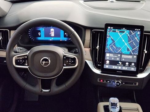 New 2026 Volvo XC90 B6 Plus w/ Protection Package Premier image 27