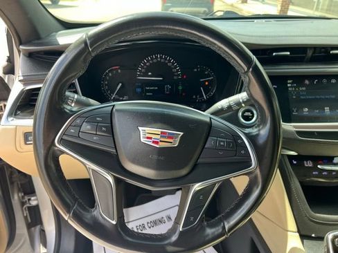 Used 2019 Cadillac XT5 FWD image 13