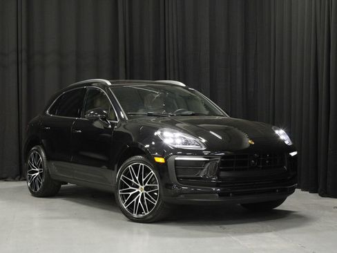 Certified 2026 Porsche Macan AWD/4WD image 7
