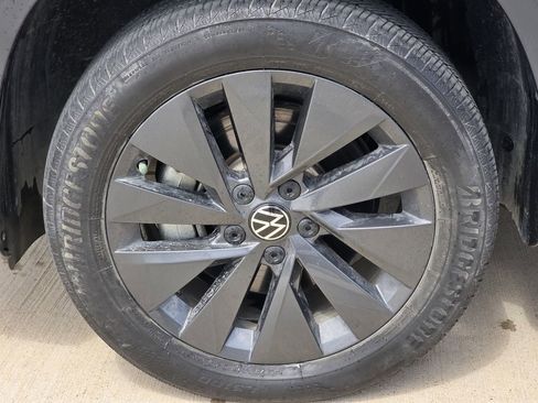Used 2023 Volkswagen Taos S w/ Driver Assistance Package FWD image 9