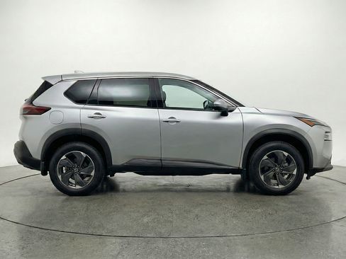 Used 2025 Nissan Rogue SV image 11