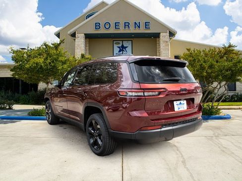 Used 2024 Jeep Grand Cherokee L Limited w/ Black Appearance Package image 3