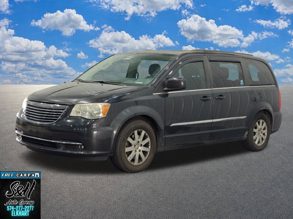 Used 2013 Chrysler Town & Country Touring FWD image 13