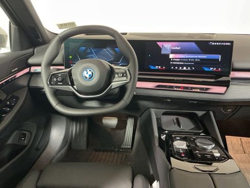 New 2026 BMW i5 eDrive40 w/ Premium Package image 16