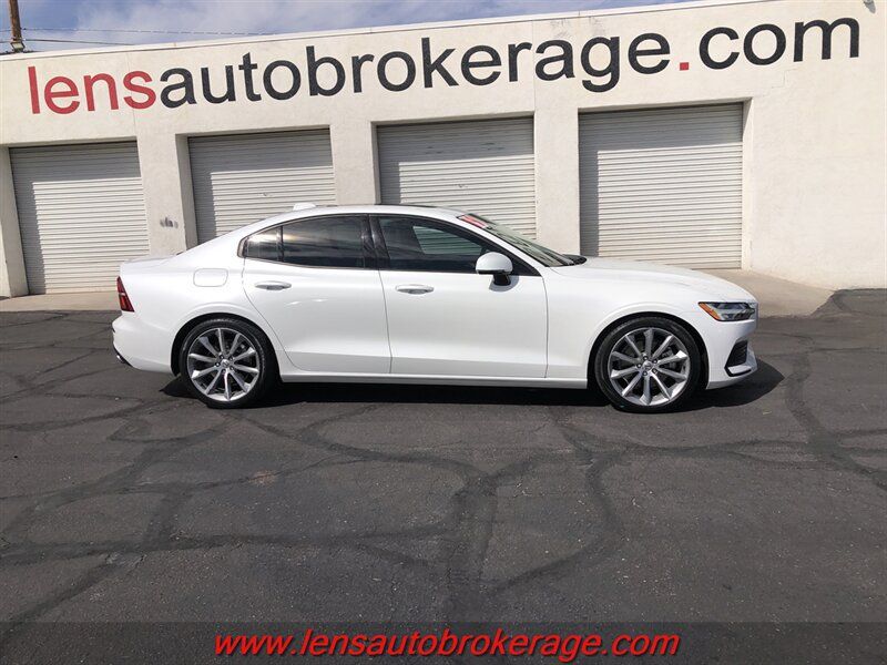 Used 2019 Volvo S60 T5 Momentum w/ Premium Package FWD image 1
